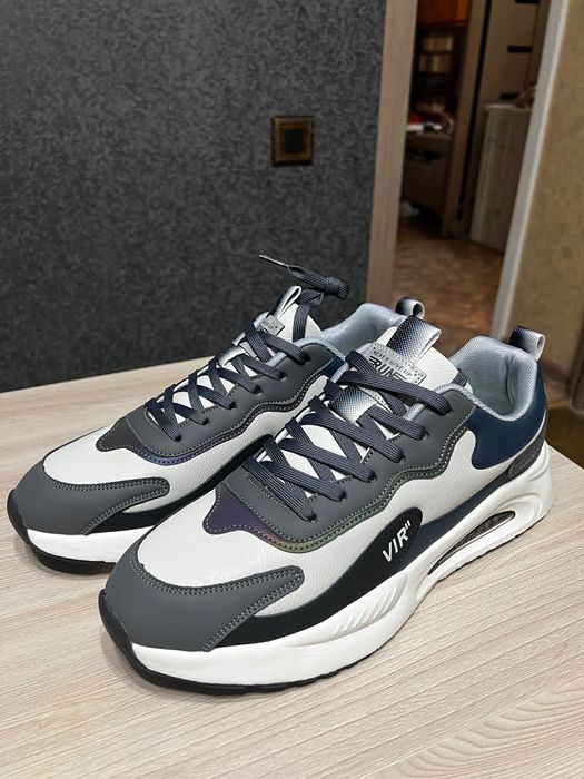 Кроссовки мужские