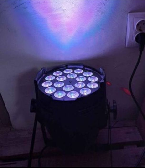 Par Led 18×18w  lumimi RGBWA + UV Alimentare la 220 w