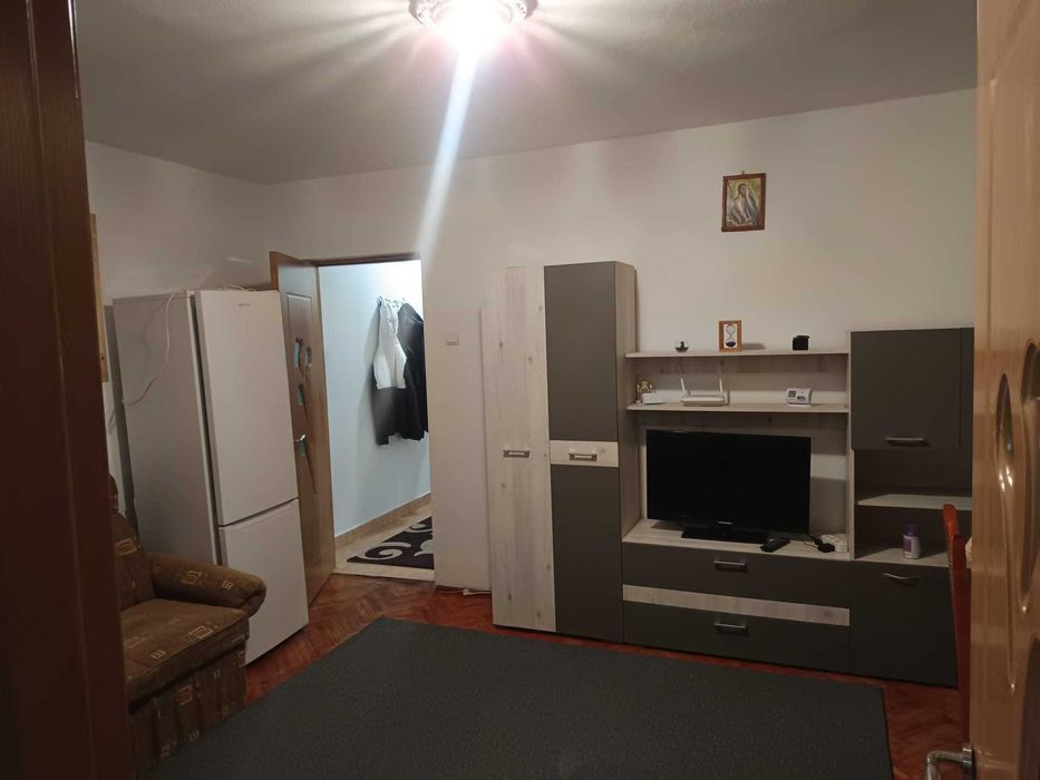 Închiriez ap 2 camere