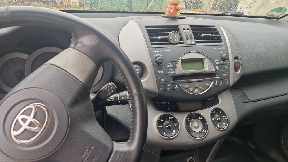 Toyota RAV4 2.2 D-CAT 177 CP – Manuală – Diesel