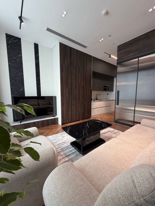 ЦУМ, Метро Ойбек! Сдается 2х ком совершенно новая кв! БОМБА ЦЕНА!