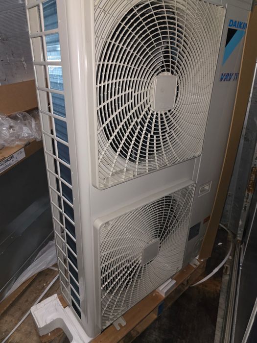 Vand pomba de caldura VRV daikin noua cu 4 splituri