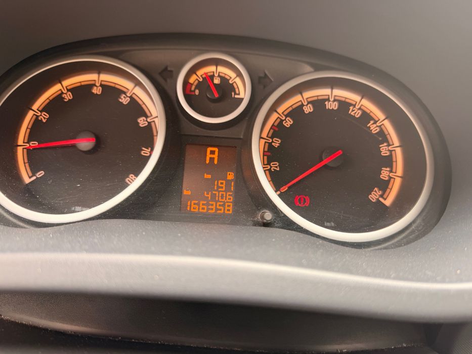 Opel Corsa 1.2 полуавтомат