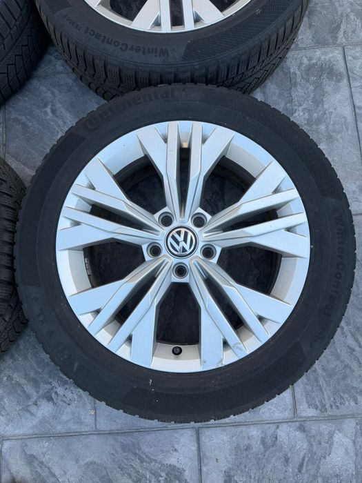 Janta aliaj vw passat alltrack : r 17 , et 35 , cu anvelope iarna