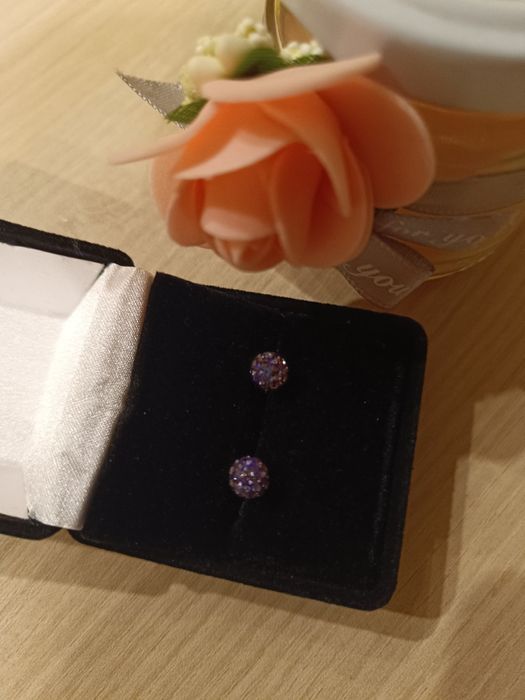 Нови бижута по три лева, обеци, колиета