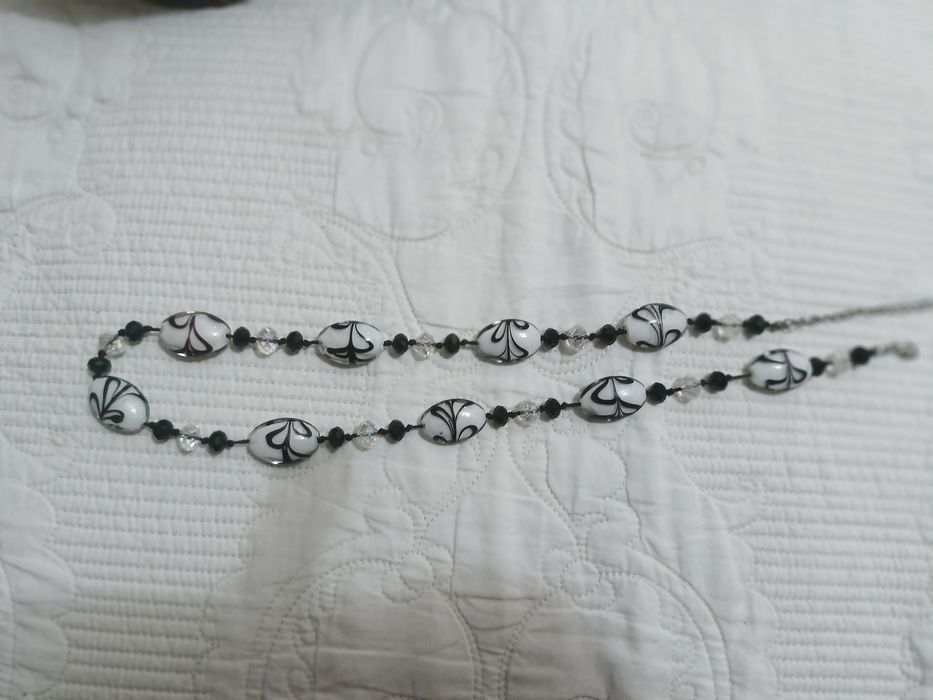 Колье. Брошки и сережка