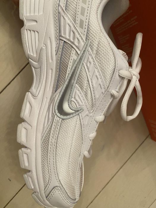 Nike Initiator бели маратонки размер 40