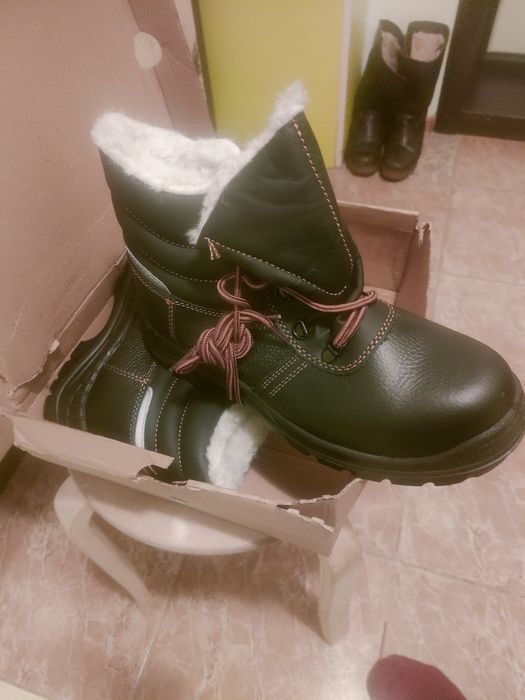 Продам рабочую обувь