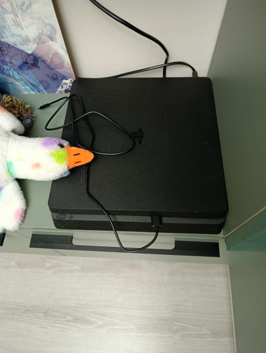 Playstation 4 в хорошем состоянии с подпиской плюс