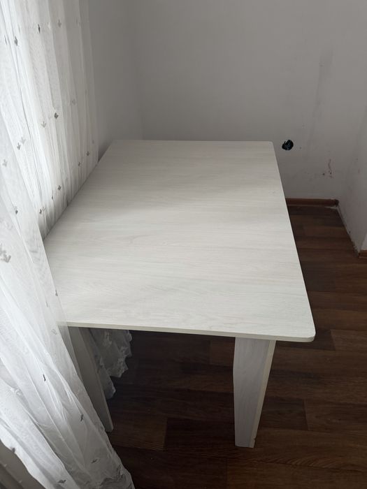 Продам стол и прихожий