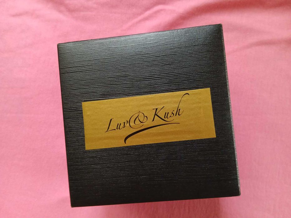 Елегантен позлатен часовник Luv & Kush