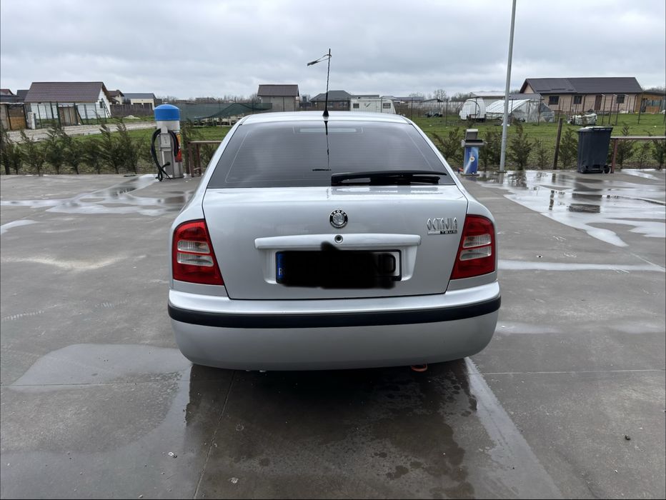 Vand Skoda Octavia Tour 1 ….1.6 benzina 2008,AC