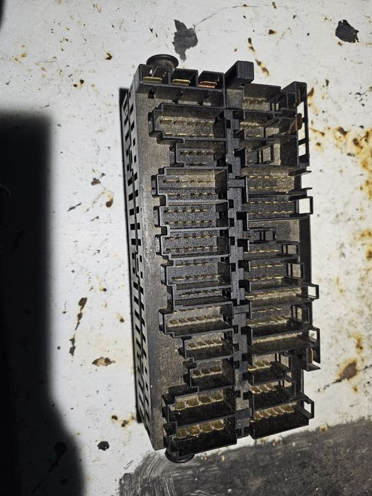 Гольф3 1.6 блок предохранителей