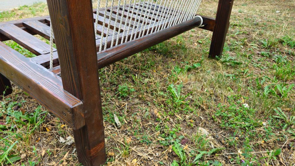 Продавам ръчно изработени двусед дивани от масивно дърво