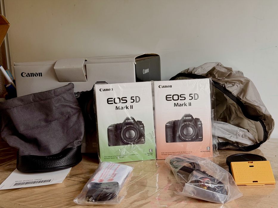 Canon EOS 5D Mark II + EF 24-105mm f/4L IS USM + полный комплект