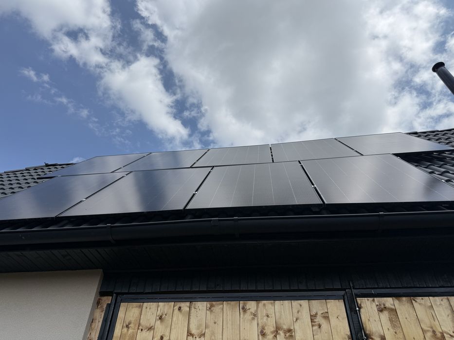 Spălare Profesională Panouri Fotovoltaice | Fațade | Pavaj