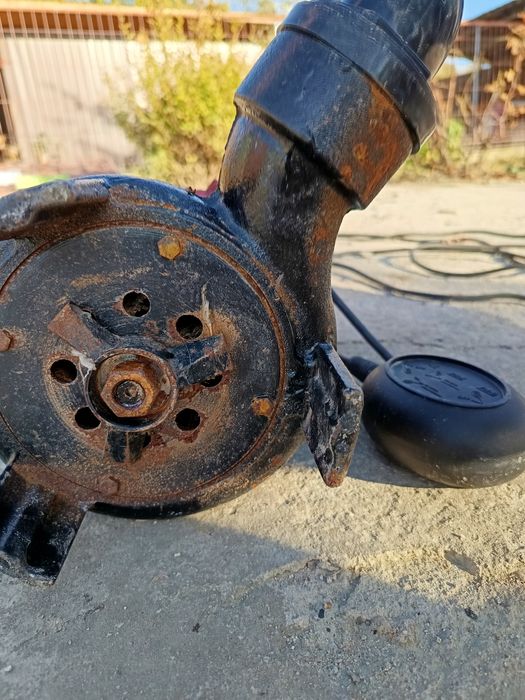 Pompa submersibila etajata cu turbine