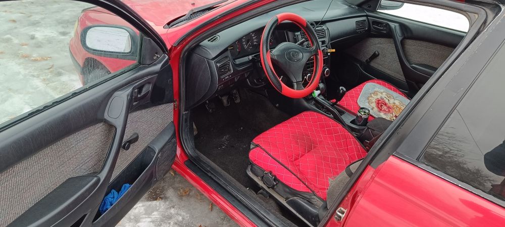 Тойота Карина Е седан