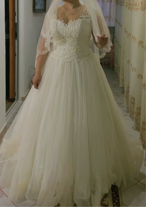 Rochie de mireasa purtată o data