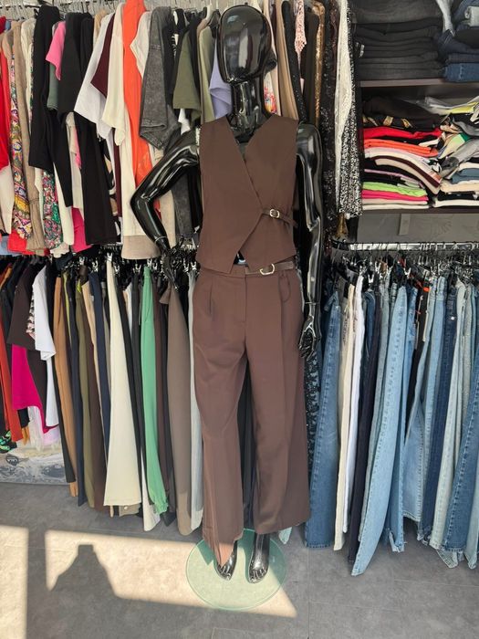 Стилен дамски комлект - панталон и елек