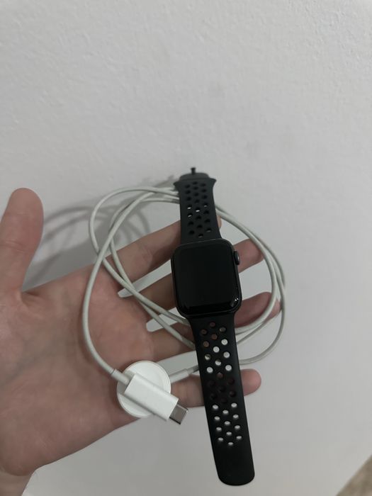 Продам apple watch se nike 40 mm