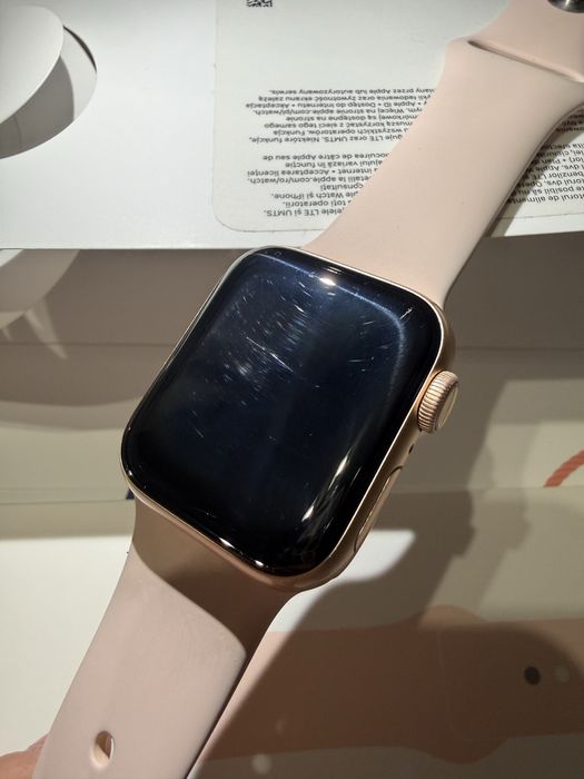 Apple Watch 6, 40 mm, GPS + Cellular
