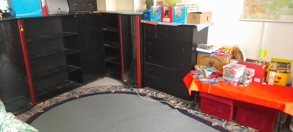 Мебели - библиотека,шкаф с чекмеджета и маса с табуретки