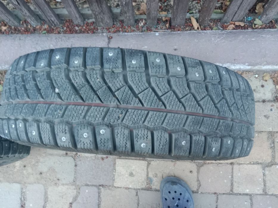 Продам зимнию шипованую резину