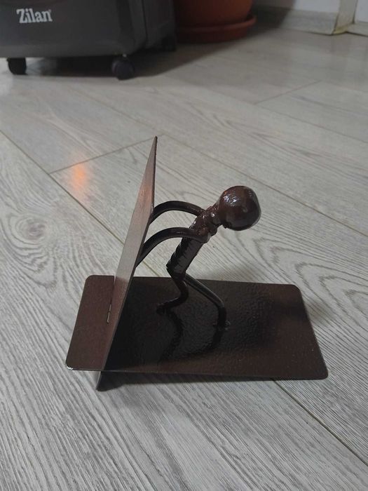 Suport telefon metal realizat manual sudat/sculptura in metal