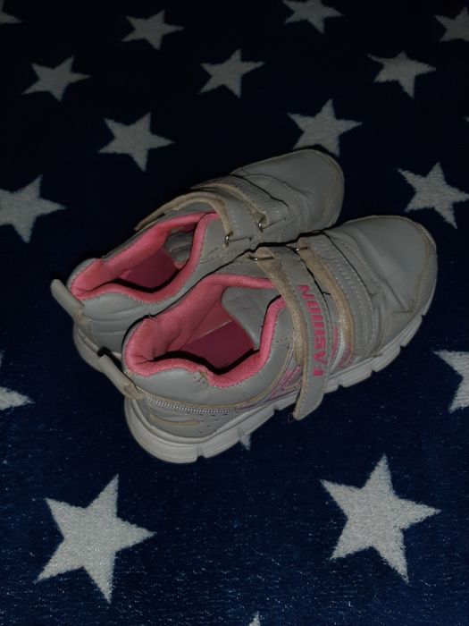 Продам кроссовки детские