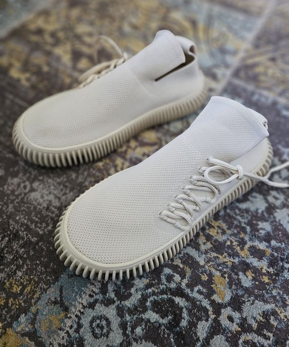 Продам НОВЫЕ кроссовки