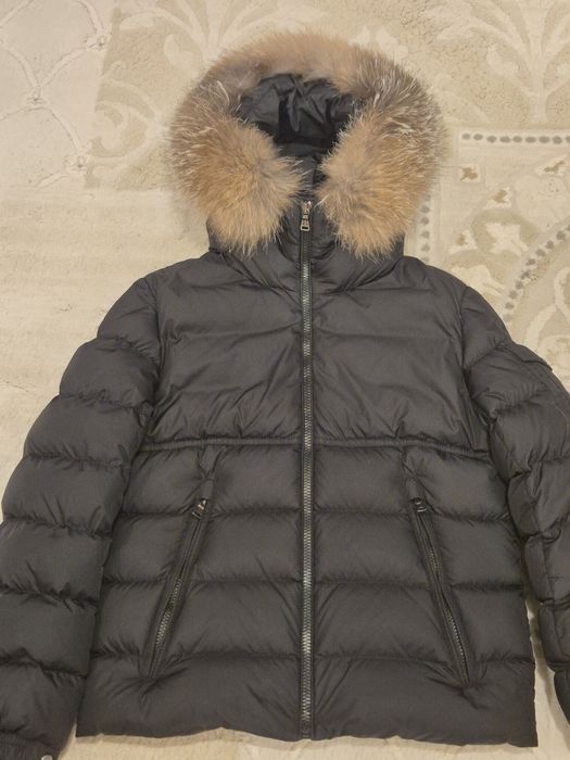 Geaca Moncler originală