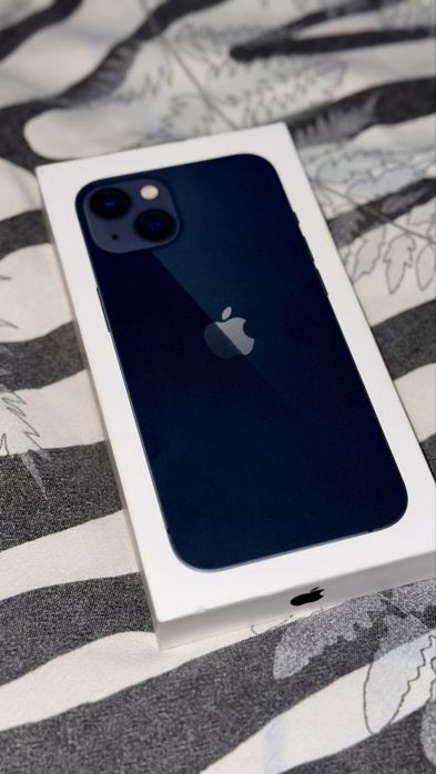 Продам новый айфон 13