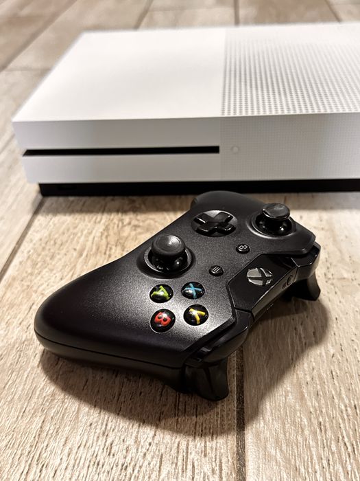 Consola Xbox One S/500GB/ 1x Joystick/ 2 Jocuri