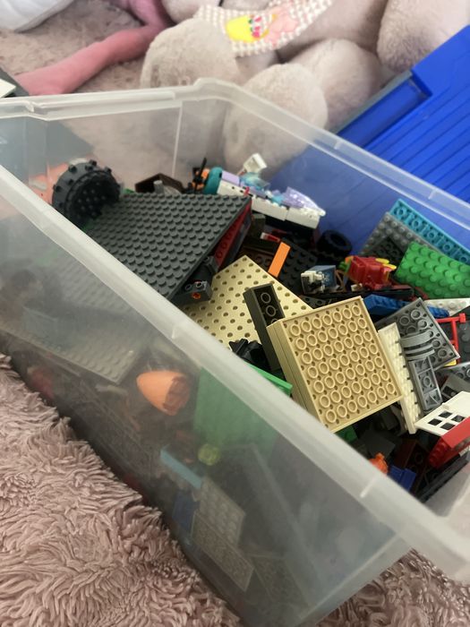 Продам несколько комалектов  lego