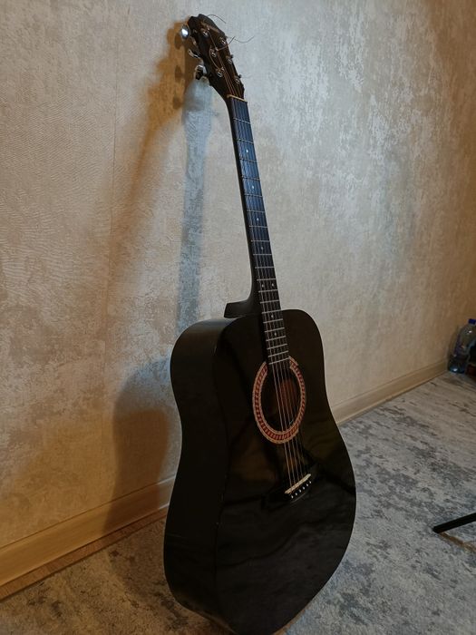 Акустическая гитара