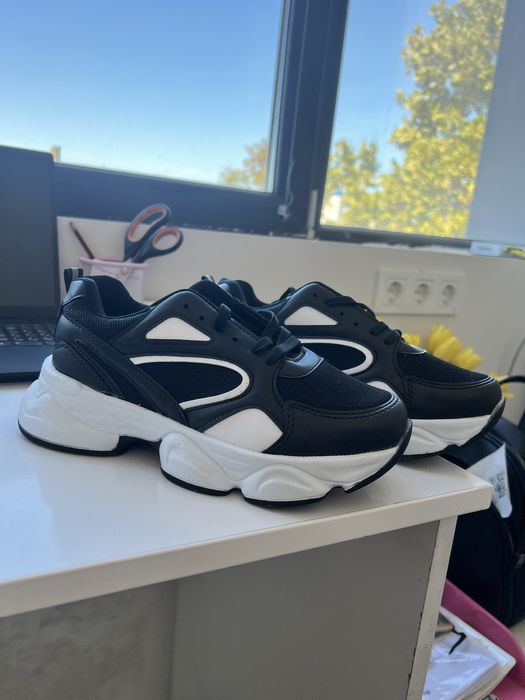 Чисто нови маратонки