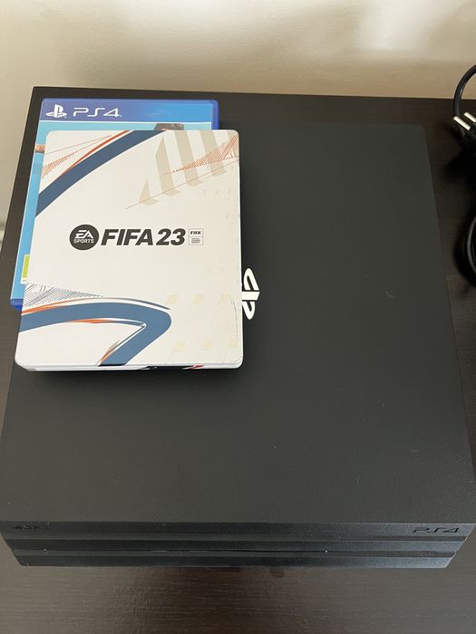 Playstation 4 Pro 1 TB,doua controlere+fifa 19 si fifa 23