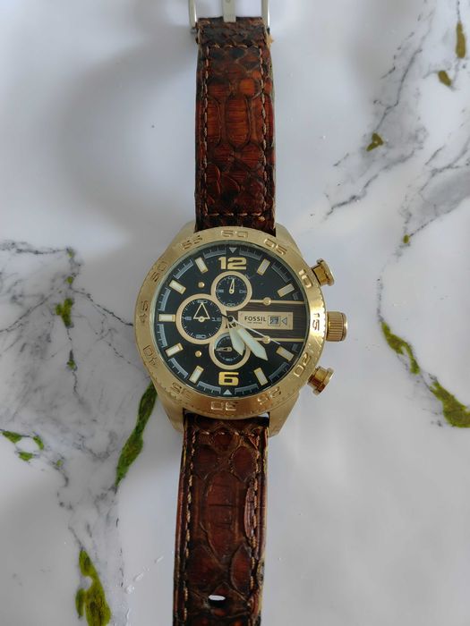 Продам часы Fossil