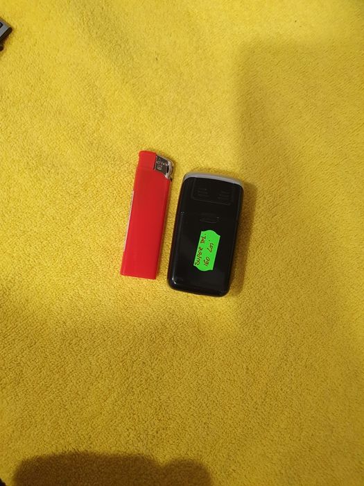 Telefon cu clapeta mai mic decât o bricheta