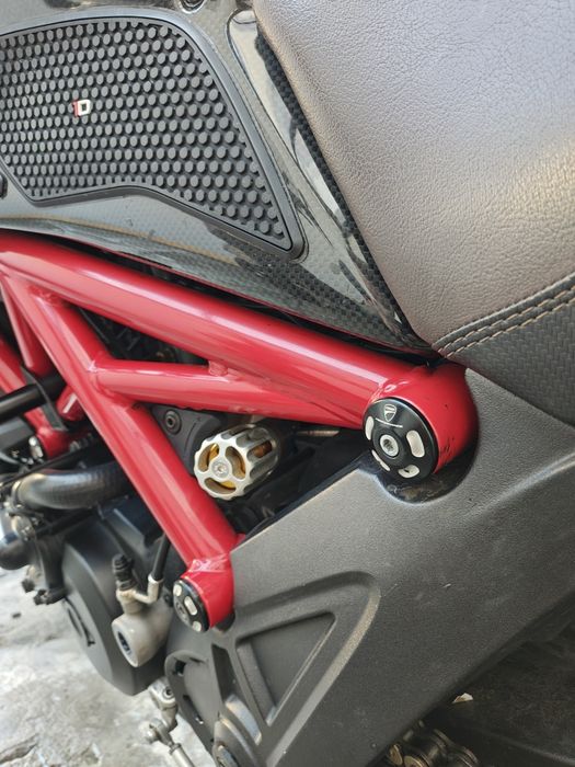 Ducati Diavel Carbon Red vand / schimb
