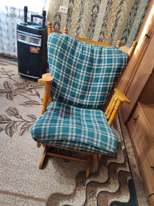 Продам кресло качалку