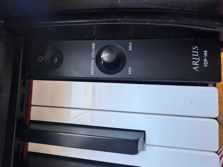 Yamaha Arius YDP-144 digital piano