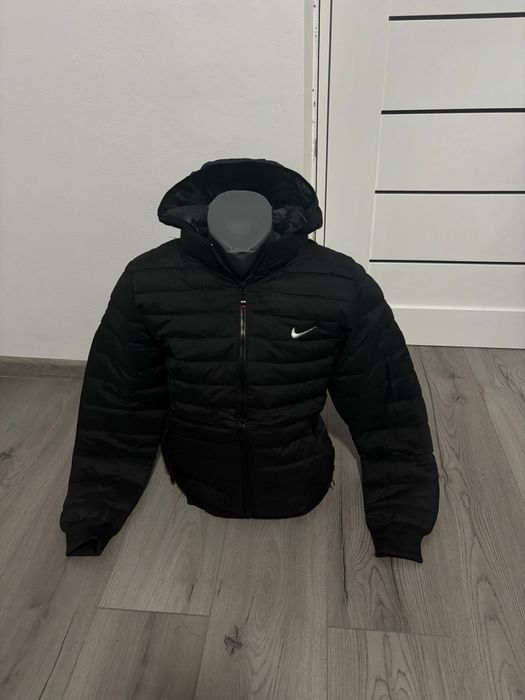 Geacă ieftină de la Nike