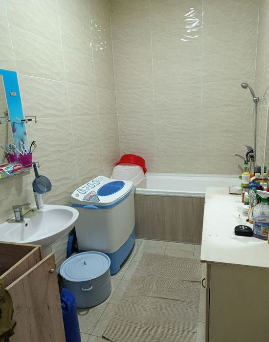 Срочна 16 етажка да 1 етажида 3 х квартира сотилади