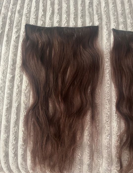 Екстеншъни от естествена коса на треса .