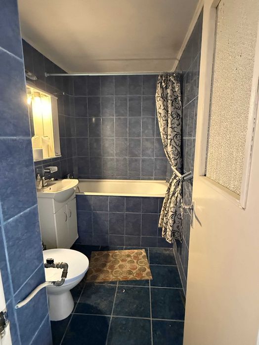 Proprietar vând apartament 3 camere, vizavi de Parcul Olosig