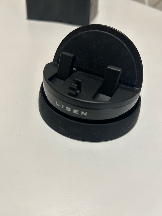 Чисто нова стойка за телефон за кола