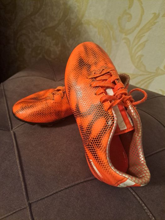 Бутсы продам.Адидас оригинал.