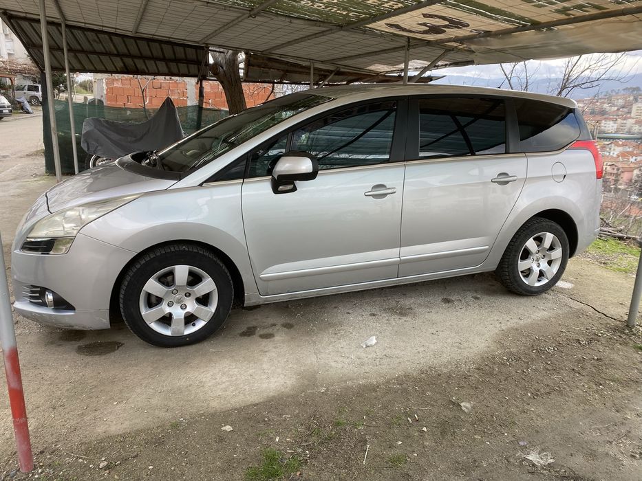 Пежо 5008 1.6/115 коня дизел 2011 година